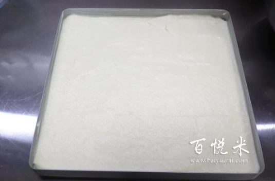 千秋紋鳳梨醬夾心蛋糕，松軟香甜比買的好吃實惠，5個雞蛋就能烤一大盤蛋糕